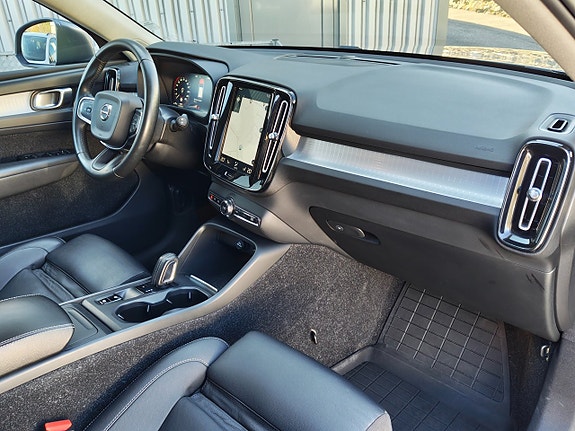 Volvo XC40 24 of 25