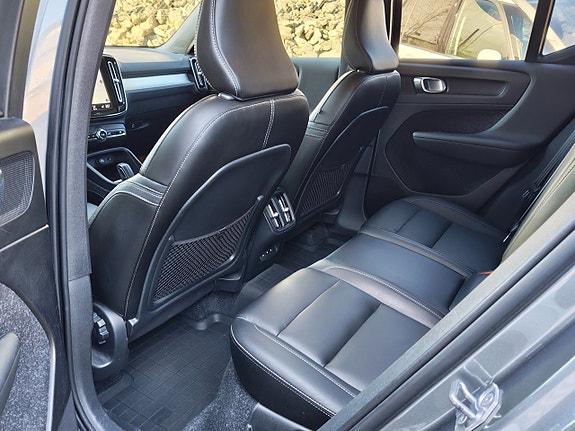 Volvo XC40 17 of 25