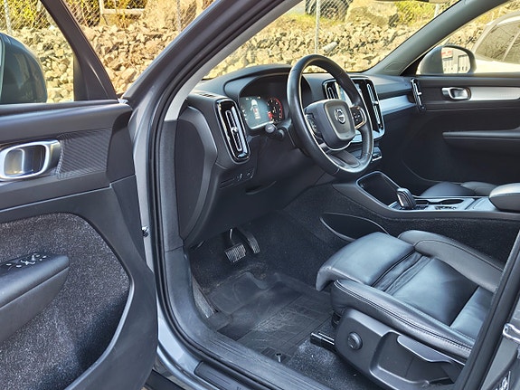 Volvo XC40 13 of 25