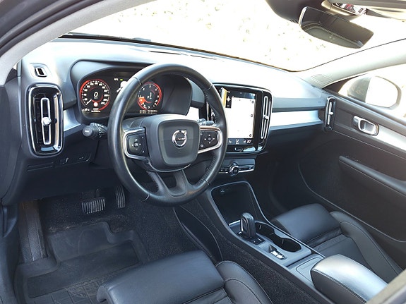 Volvo XC40 16 of 25