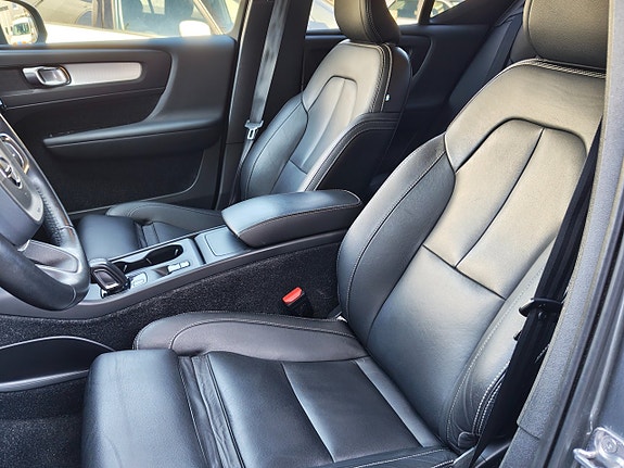 Volvo XC40 15 of 25