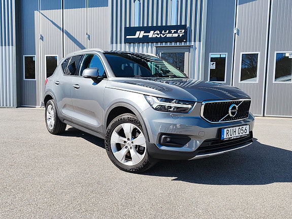 Volvo XC40 2 of 5