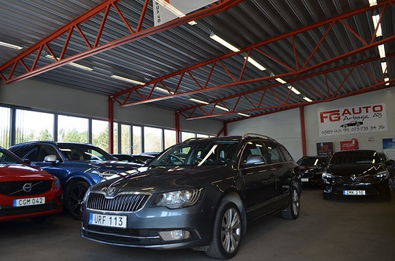 Skoda Superb 2 of 5