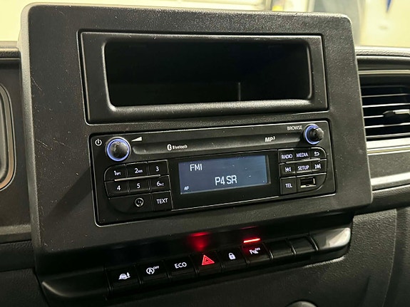 Nissan NV400 14 of 15