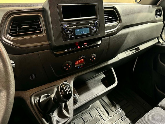 Nissan NV400 12 of 15