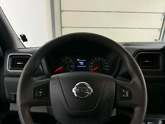 Nissan NV400 10 of 15