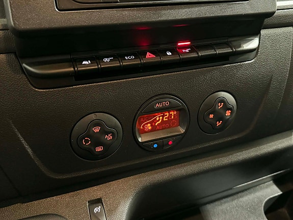 Nissan NV400 13 of 15