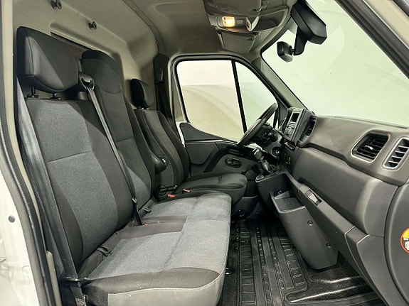 Nissan NV400 5 of 5