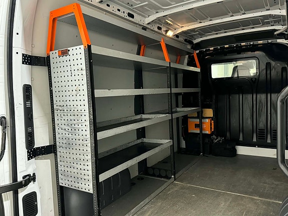 Nissan NV400 8 of 15