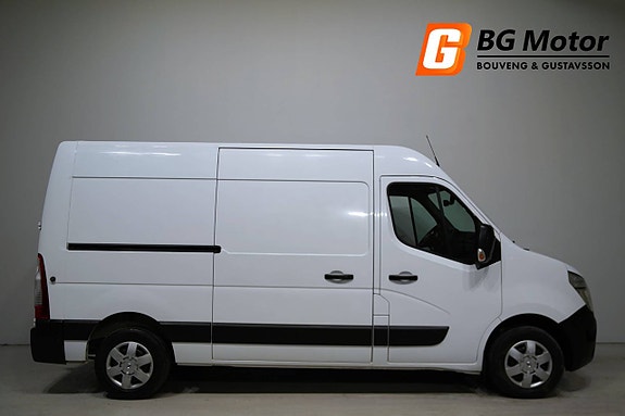 Nissan NV400 2 of 5
