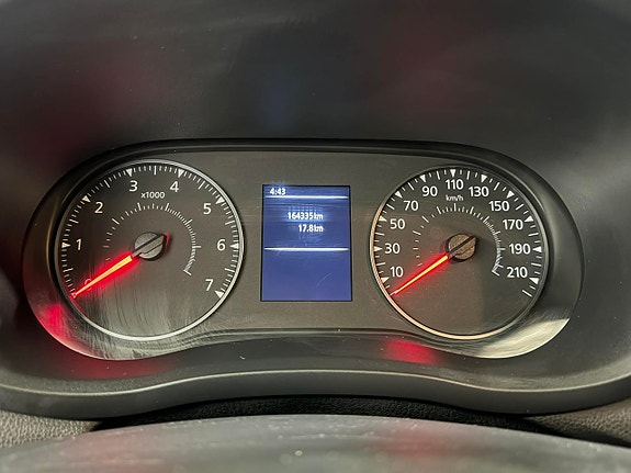 Nissan NV400 11 of 15