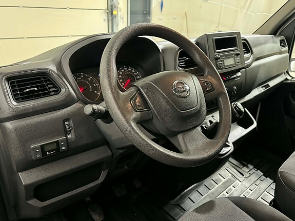 Nissan NV400 9 of 15