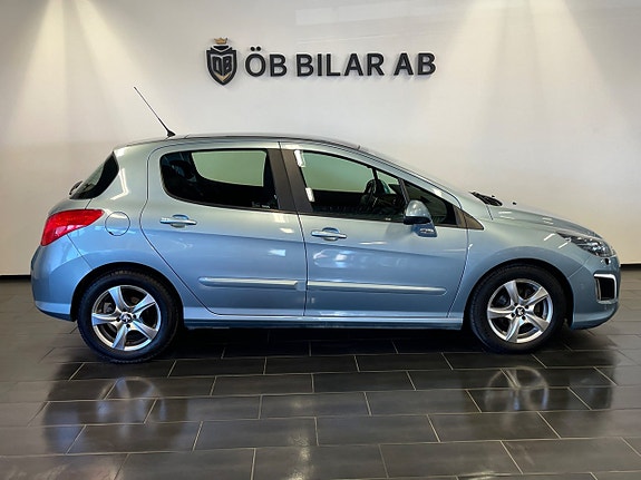 Peugeot 308 2 of 5