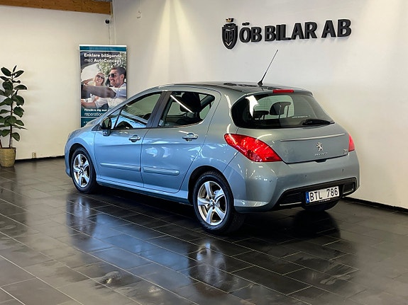 Peugeot 308 3 of 5