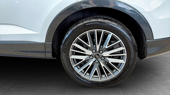 Audi Q3 6 of 13