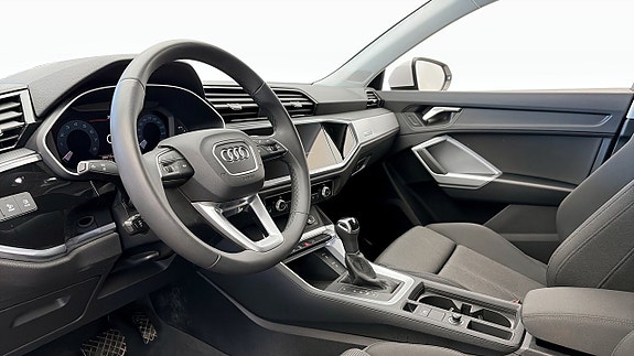 Audi Q3 7 of 13