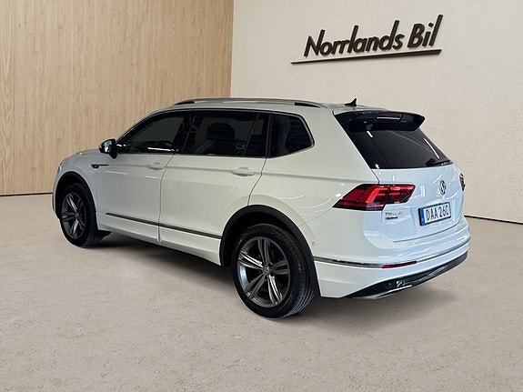 Volkswagen Tiguan Allspace 3 of 5