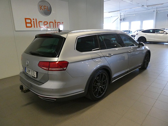 Volkswagen Passat Alltrack 3 of 5