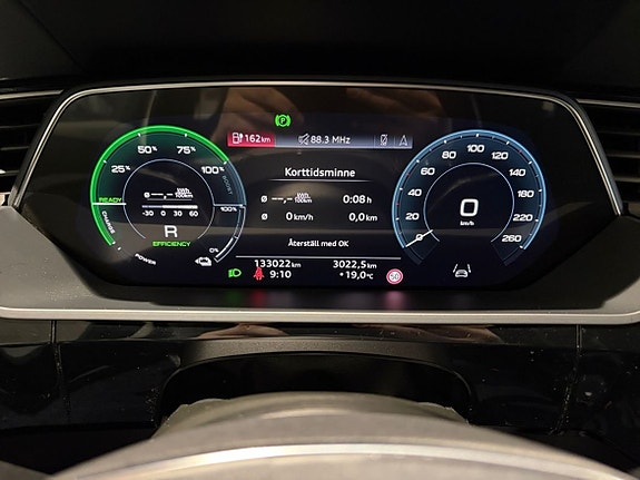 Audi Q8 e-tron 11 of 17