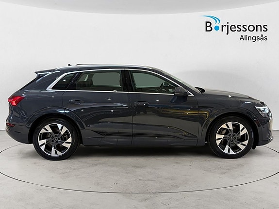 Audi Q8 e-tron 3 of 5