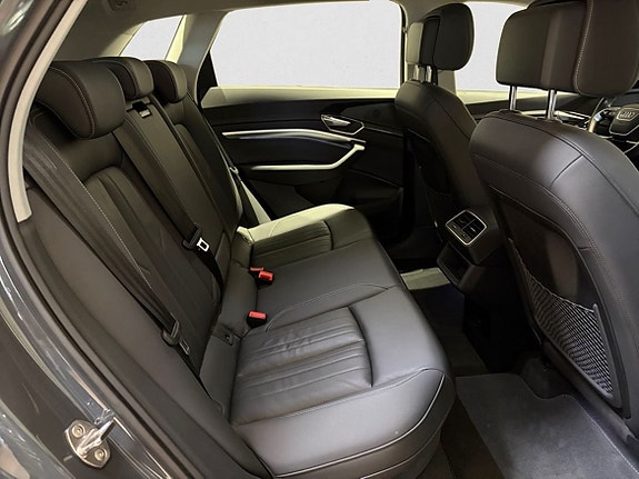 Audi Q8 e-tron 14 of 17