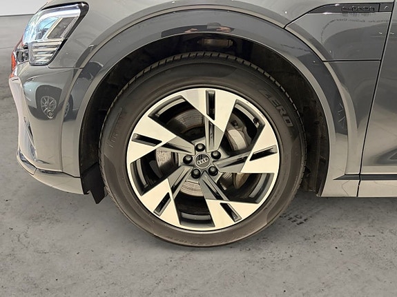 Audi Q8 e-tron 7 of 17
