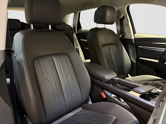 Audi Q8 e-tron 10 of 17