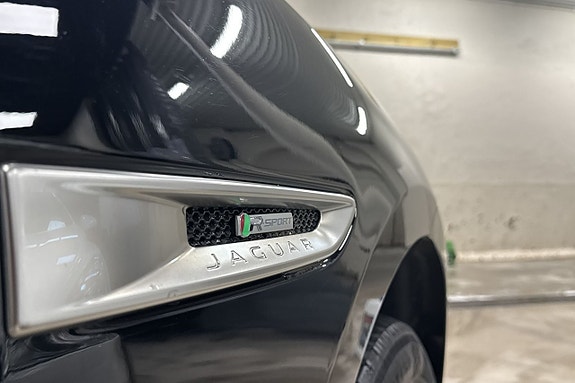 Jaguar F-PACE 5 of 5