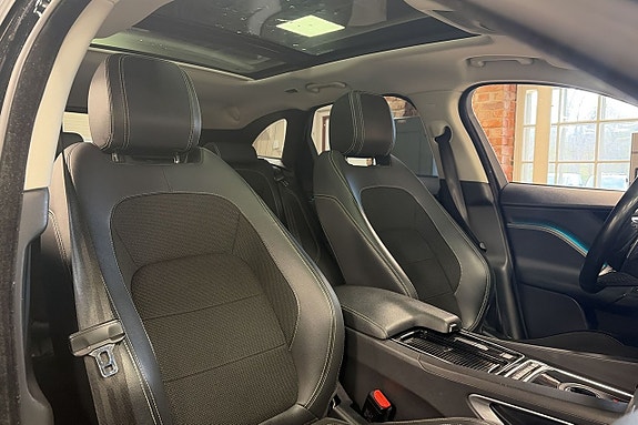 Jaguar F-PACE 15 of 17