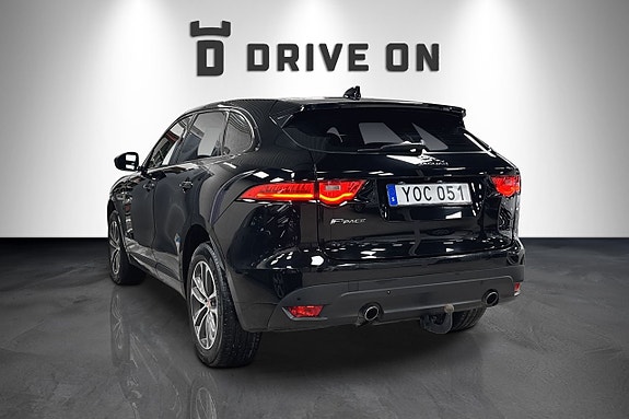 Jaguar F-PACE 4 of 5