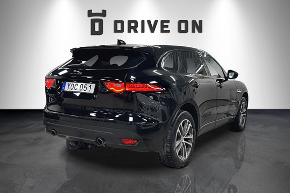 Jaguar F-PACE 3 of 5