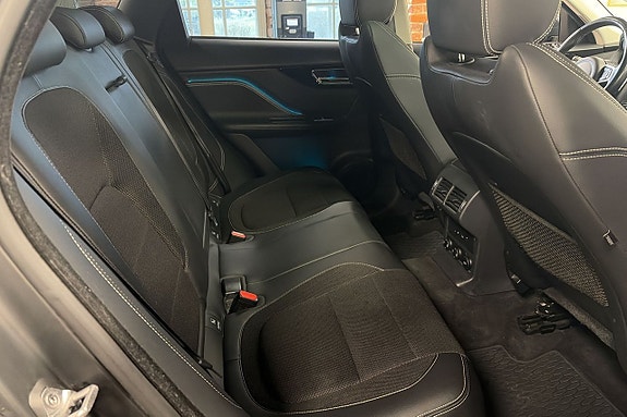 Jaguar F-PACE 13 of 17