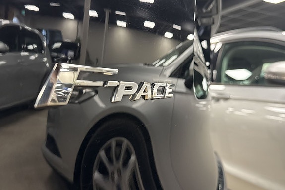 Jaguar F-PACE 7 of 17