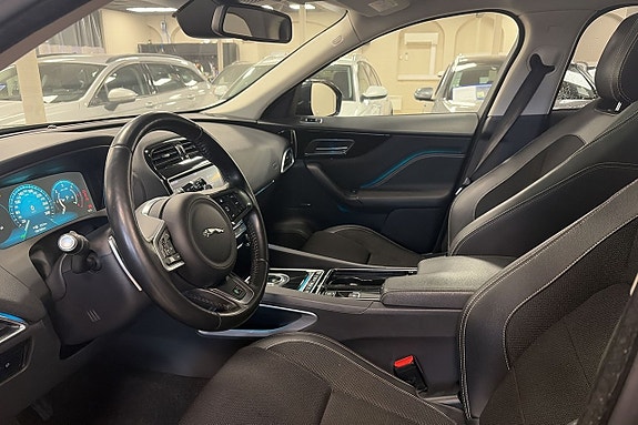 Jaguar F-PACE 8 of 17
