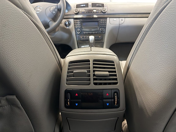 Mercedes-Benz E500 25 of 27