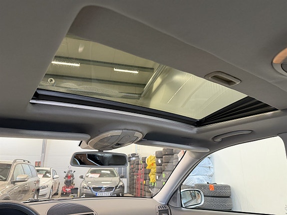 Mercedes-Benz E500 26 of 27