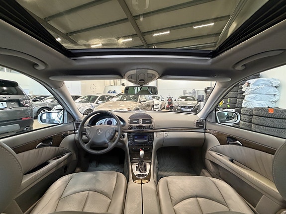 Mercedes-Benz E500 24 of 27