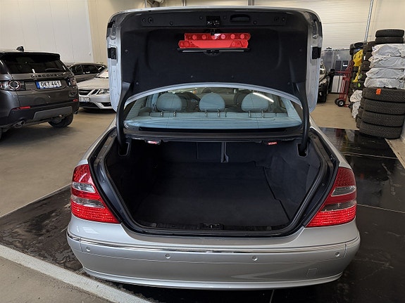 Mercedes-Benz E500 10 of 27