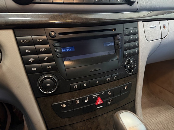 Mercedes-Benz E500 18 of 27