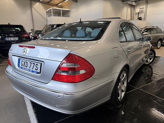 Mercedes-Benz E500 5 of 5