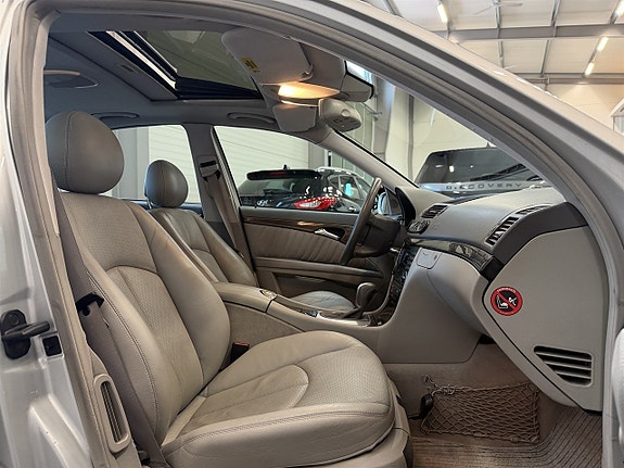 Mercedes-Benz E500 8 of 27