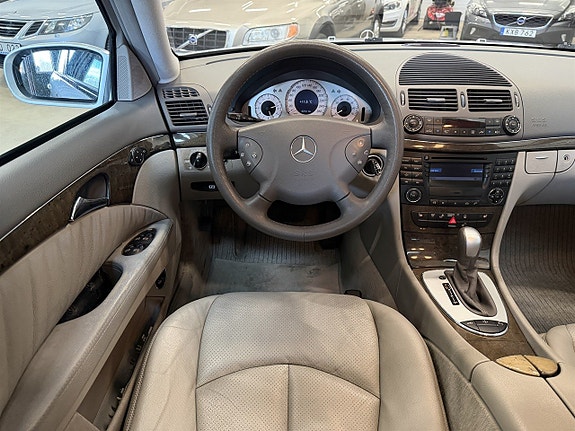 Mercedes-Benz E500 22 of 27