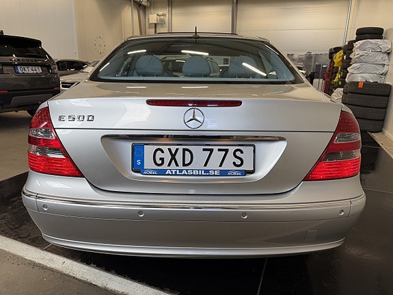 Mercedes-Benz E500 4 of 5