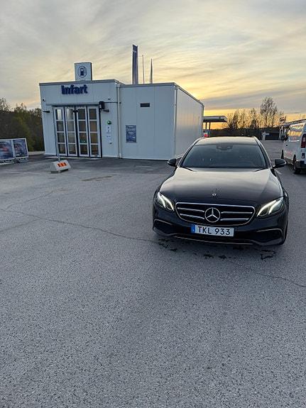 Mercedes-Benz E220 5 of 5