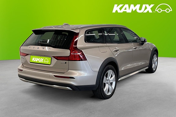 Volvo V60 Cross Country 4 of 5