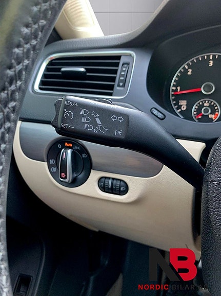 Volkswagen Jetta 14 of 24