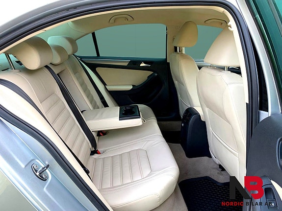 Volkswagen Jetta 13 of 24