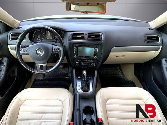 Volkswagen Jetta 3 of 5