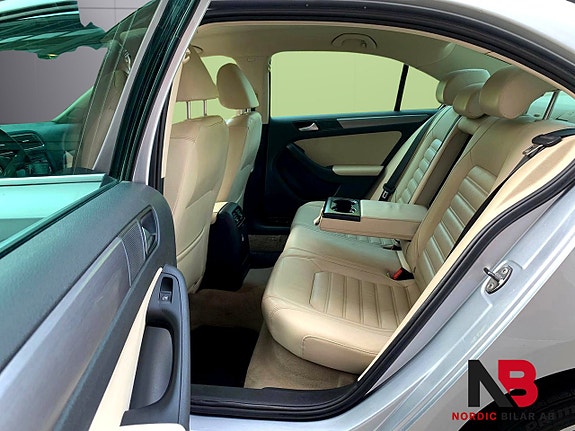 Volkswagen Jetta 12 of 24