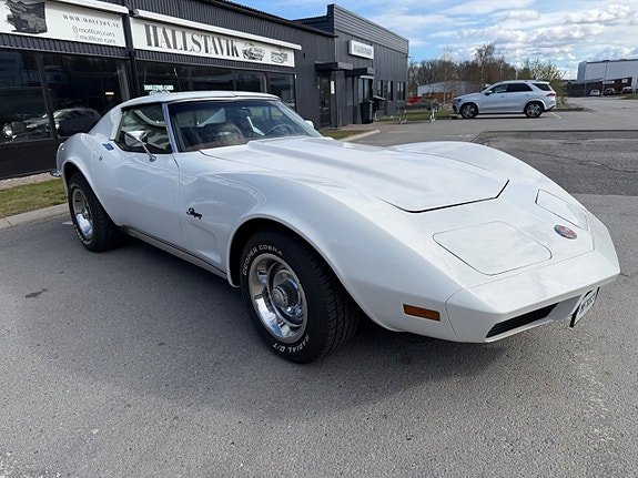 Chevrolet Corvette 3 of 14